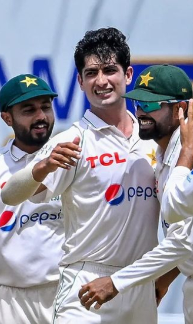 Naseem Shah gets a wicket